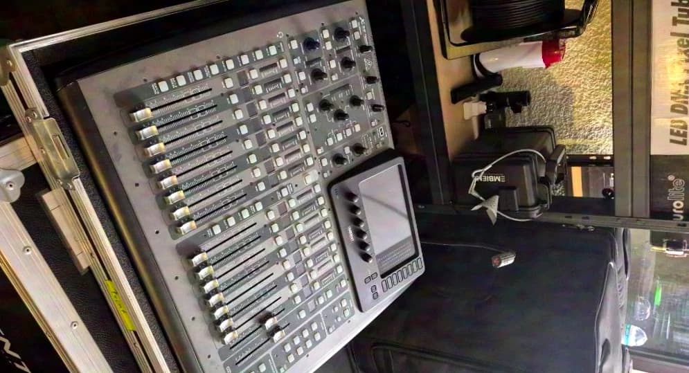 Behringer X32 Compact incl. Thon Case und Littlite Pultleuchte