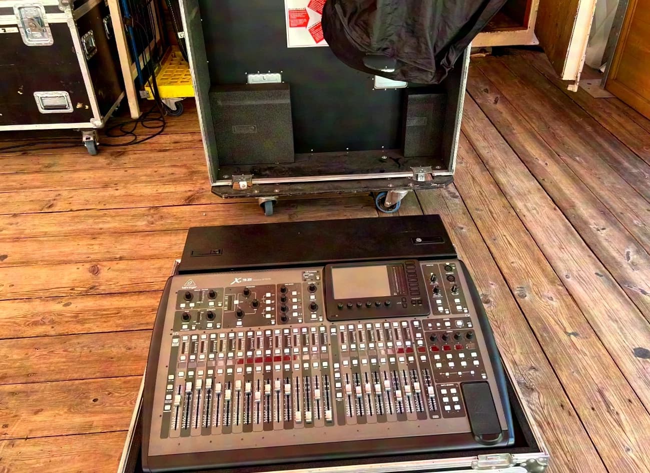 Behringer X32 Mit Doghouse Roadinger Case - !! Neuer Preis !!