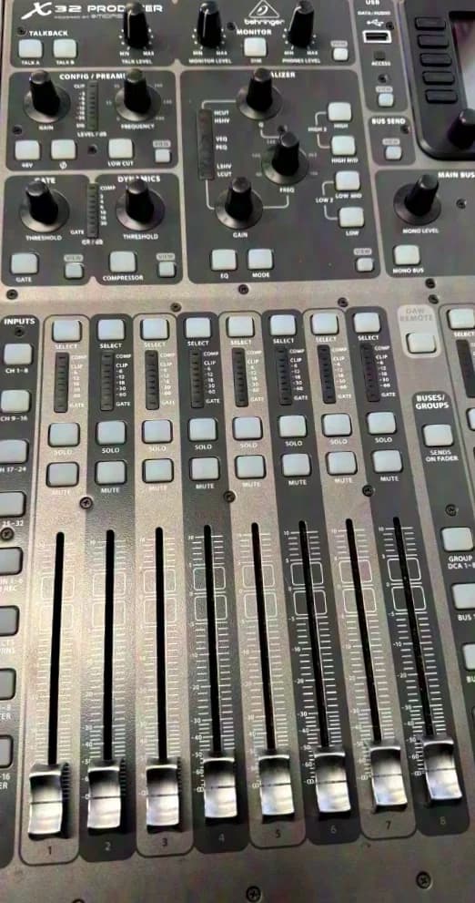 Behringer X 32 Producer - 1