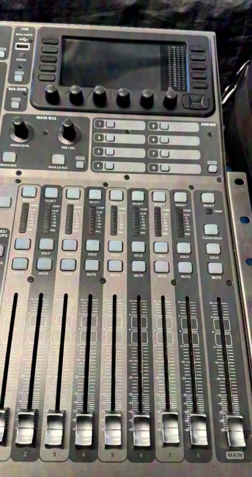 Behringer X 32 Producer - 1
