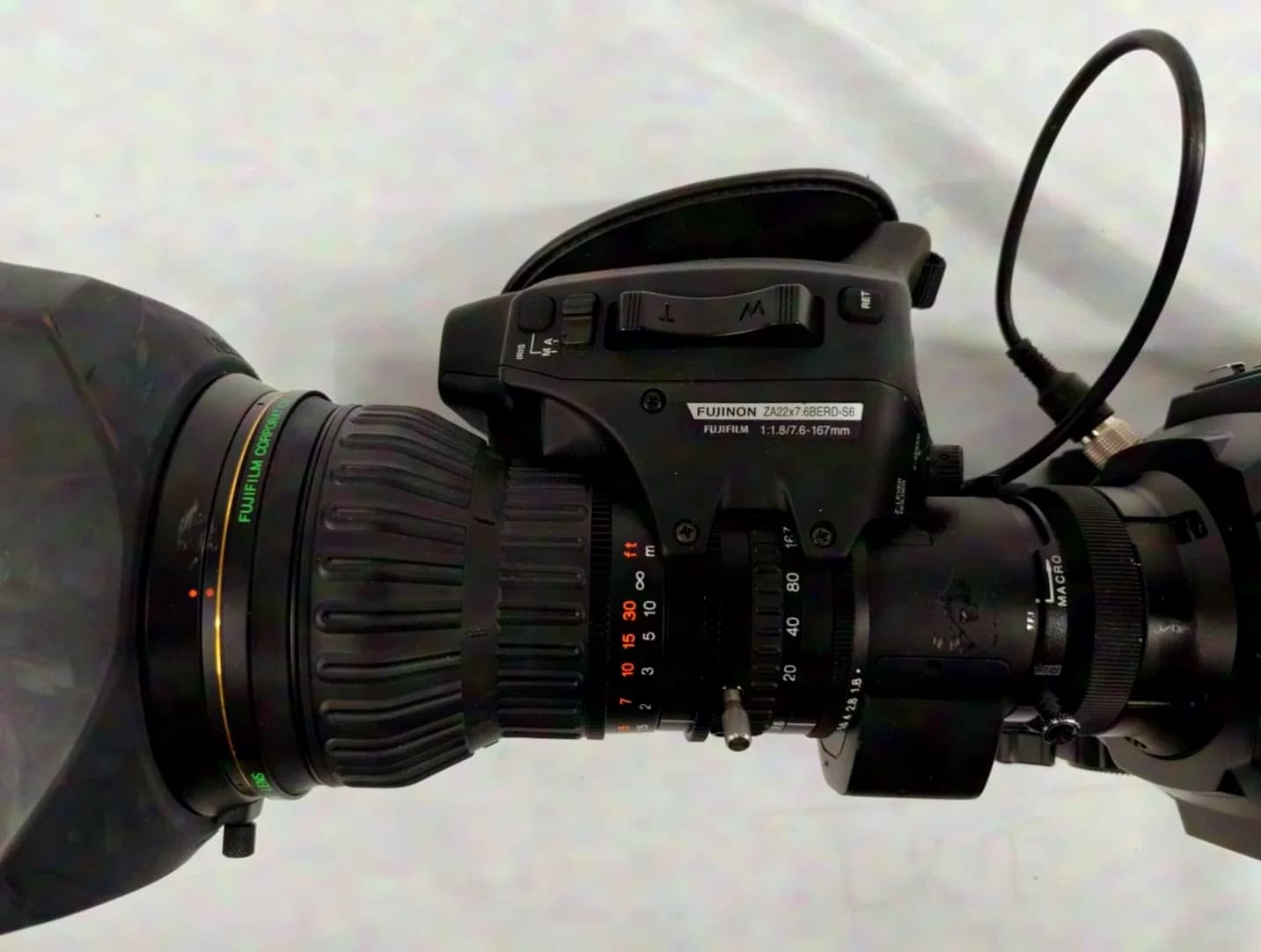 Blackmagic URSA MINI PRO 4.6k komplettes Broadcast-Studiokamera-Set mit ENG-Sucher. CAM13