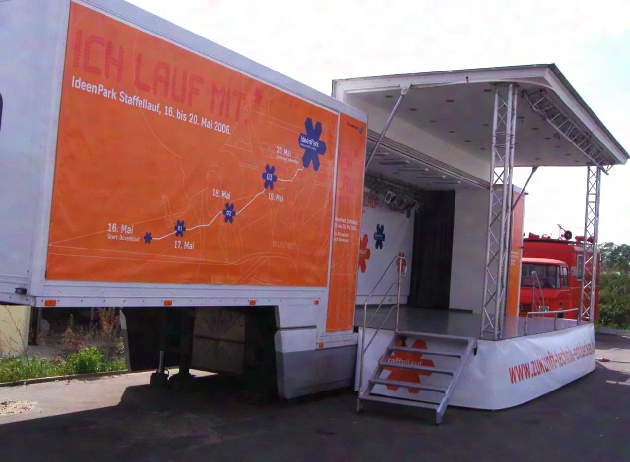 Bühne Truckauflieger ohne Zugmaschine Showtruck Bühne Bühnenauflieger