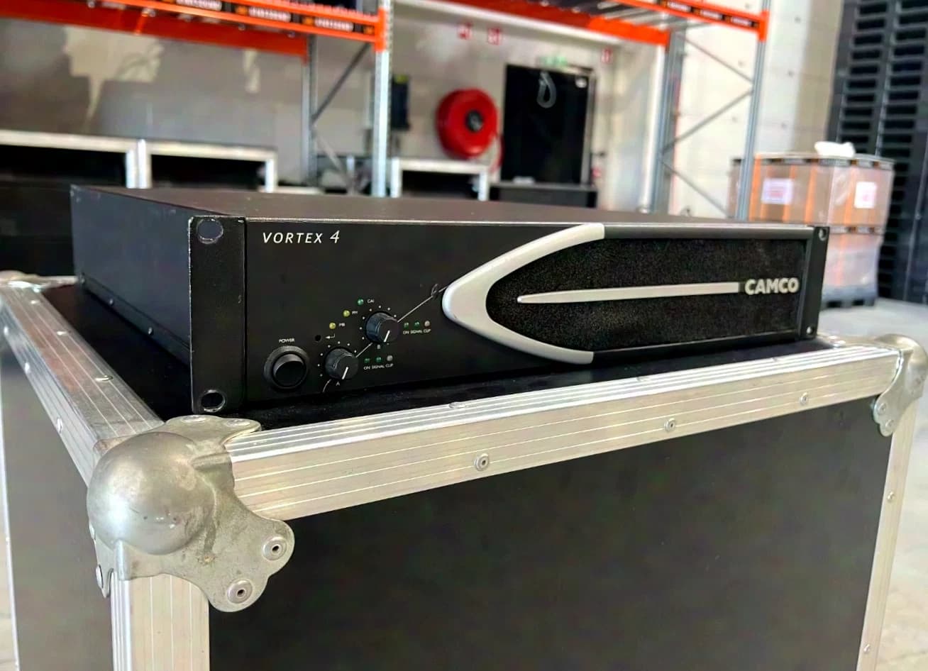 Camco Vortex 4 2x2300W/2Ohm amplifier (1x)