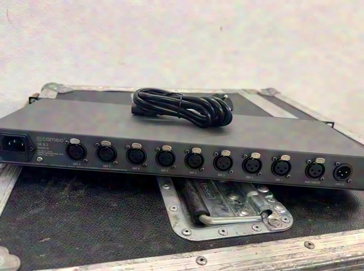 Cameo SB 8.3 8-Kanal DMX Splitter / Booster (3-Pol)