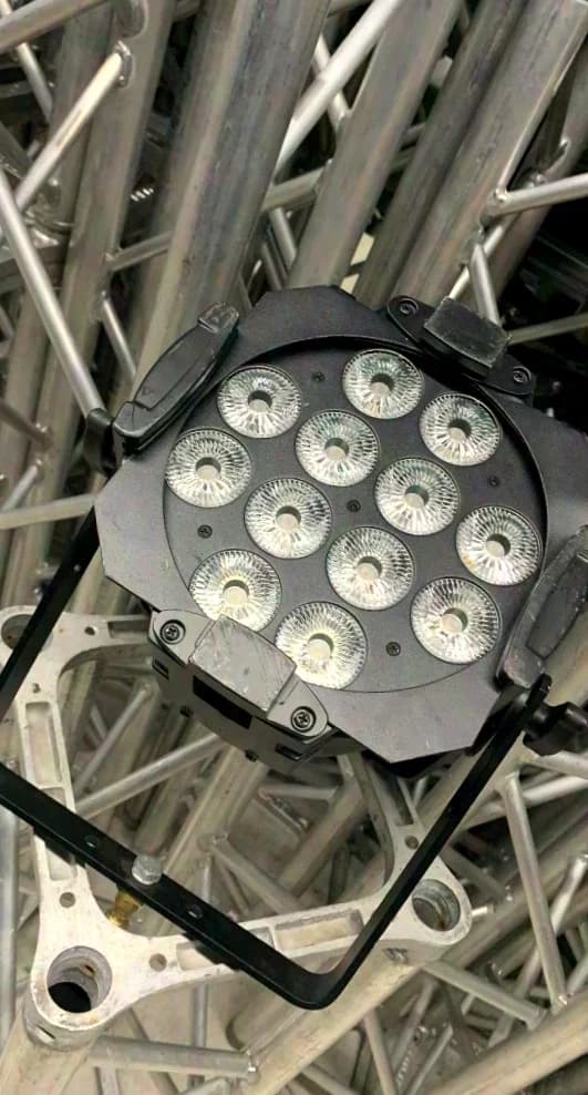 Cameo Studio PAR 64 CAN RGBWA+UV 12 x 12W RGBWA + UV LED schwarz