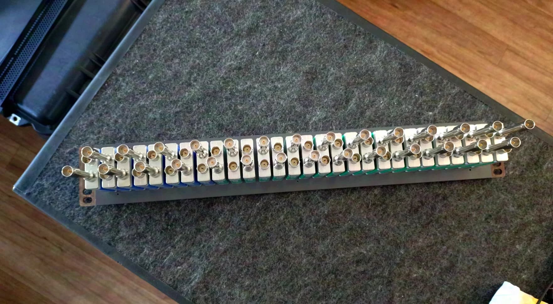 Canare 28 / 56 Port mini WECo Videosteckfeld inkl. Patch & Adapter