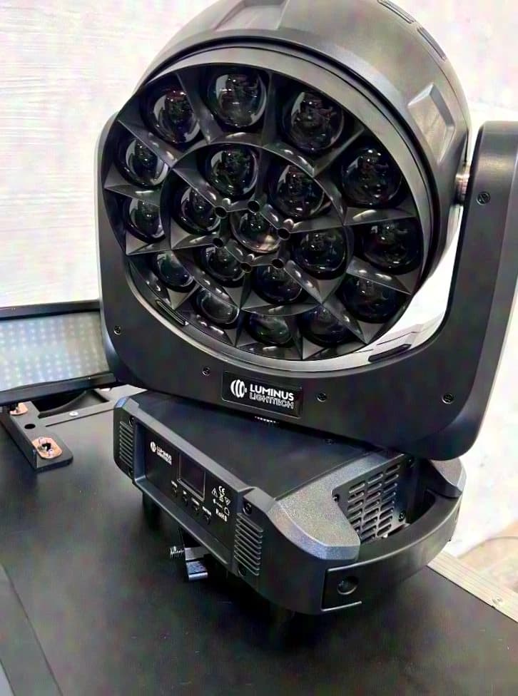 Chamsys / Lexvision / Luminus / QuickQ20 / LV7 Akku / LV IP Bar / LU1920 / LU6IP Par / LU200IP LED Beam Moving Head
