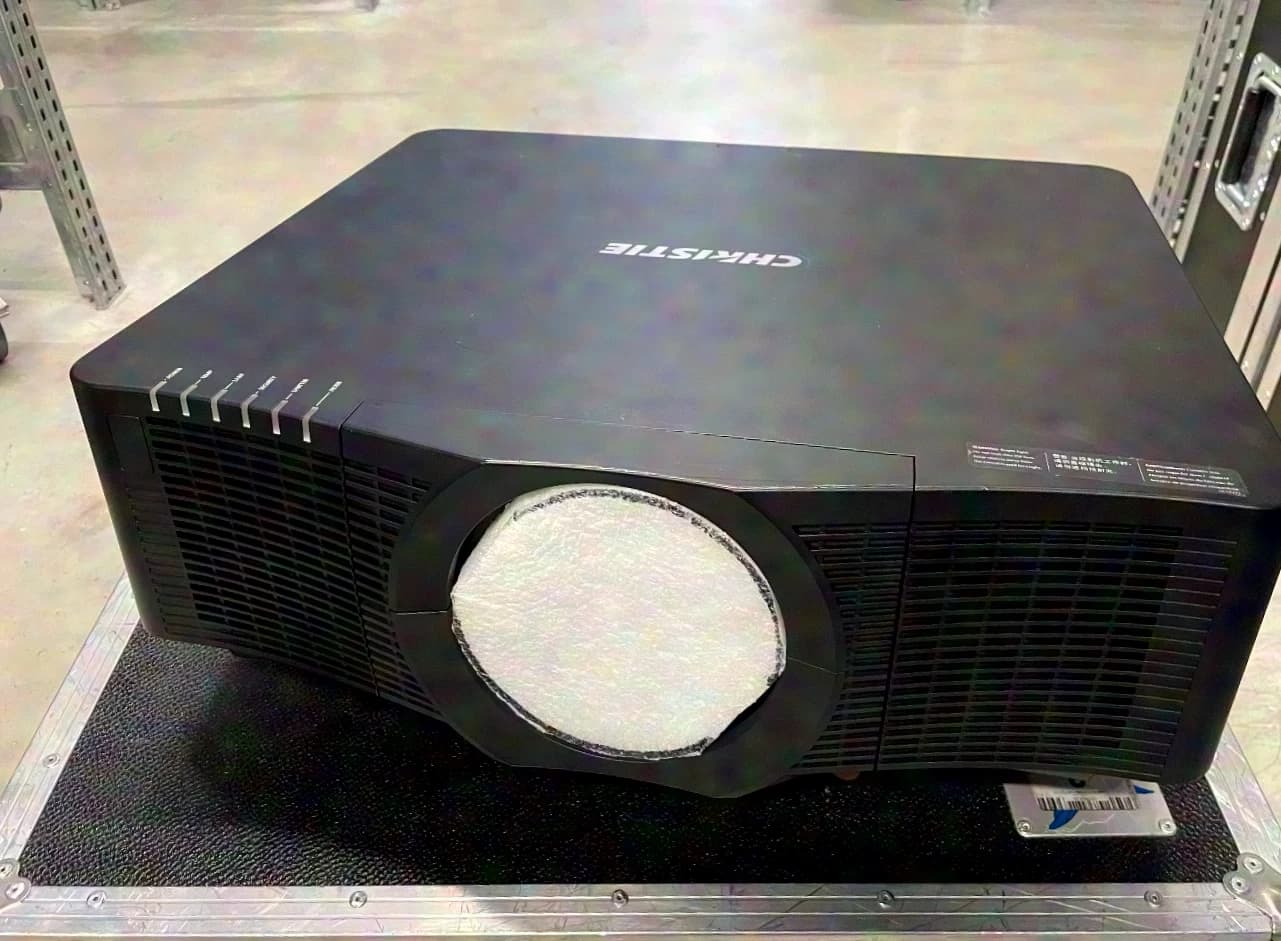 Christie LW751i-D Projektor inklusive Objektiv und Case