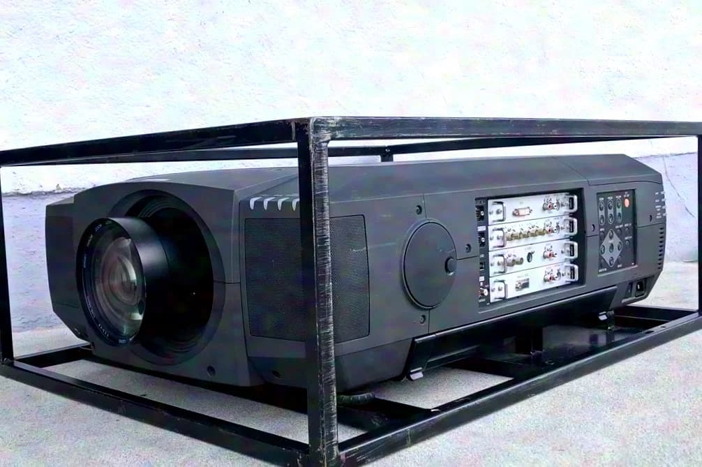 Christie Roadrunner LX100 + Objektiv
