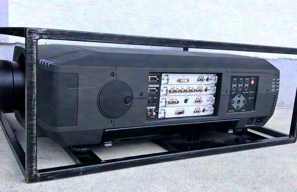 Christie Roadrunner LX100 + Objektiv