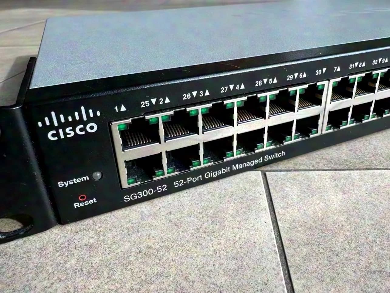 Cisco, SG300-52 52-Port Gigabit Managed Switch