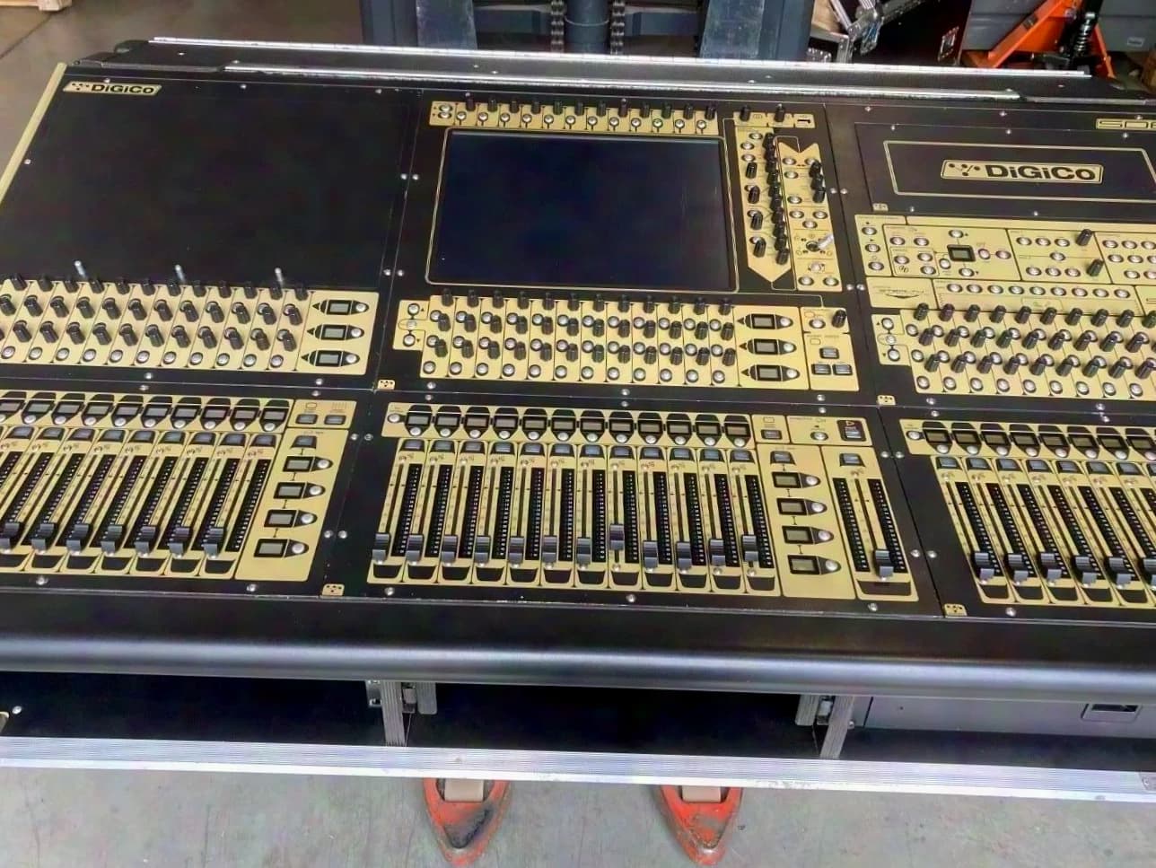 DIGICo SD 8 - Core 2 mit Optocore und Waves Karte