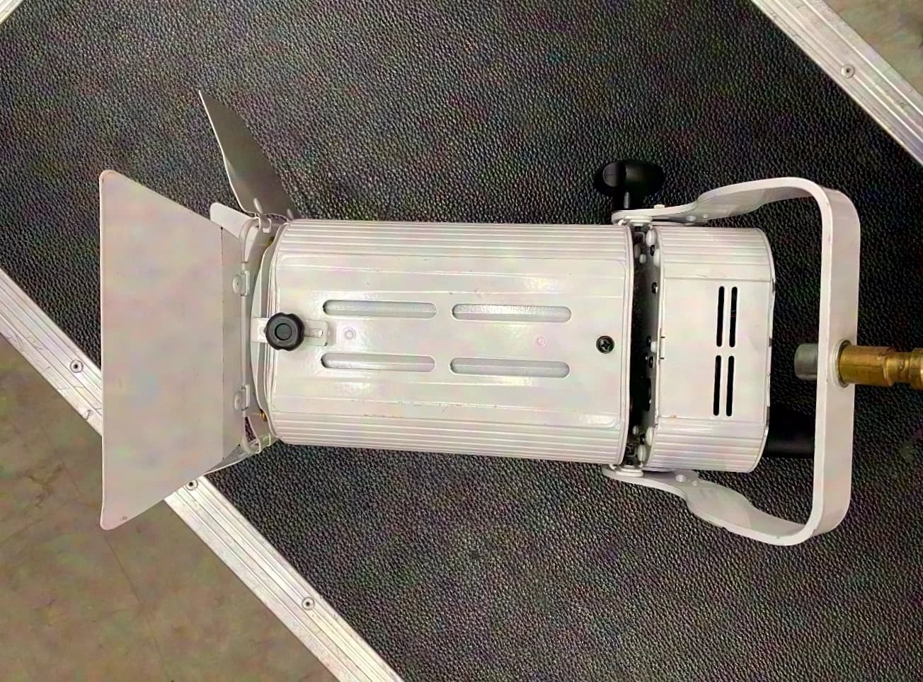 DTS Scena LED 80 weisses Gehäuse Scena LED 80 weisses Gehäuse