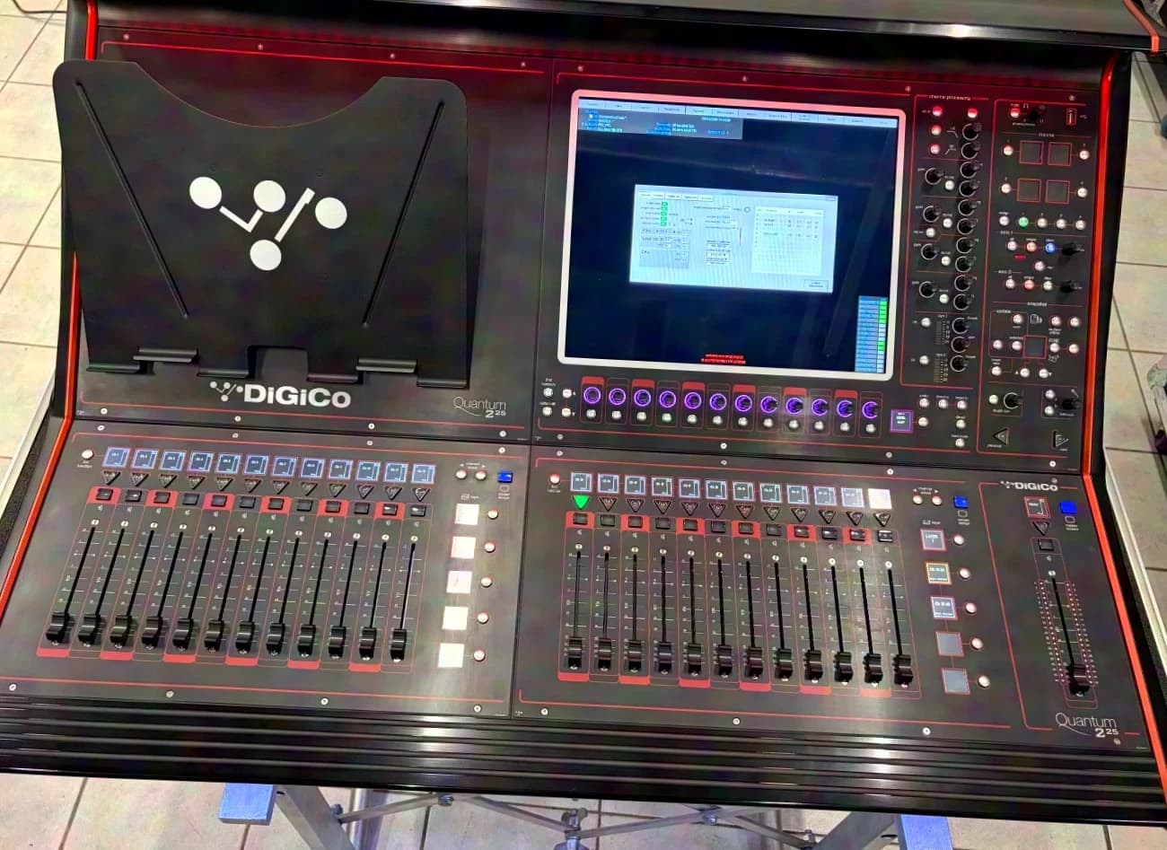 DiGiCo Q225 Pulse mit HMA, Waves I/O + 5starcases + Laptop-/Skriptablage