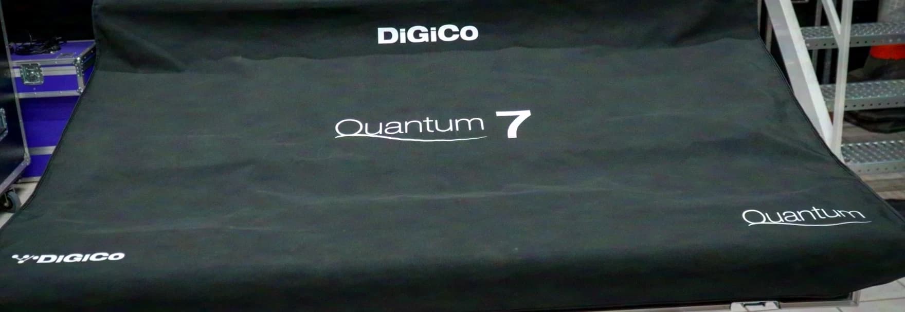DiGiCo Quantum 7 Oberfläche mit Dual-Engine, HMA und Waves IO