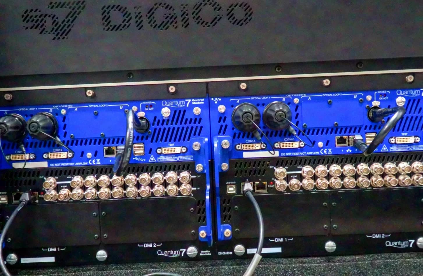 DiGiCo Quantum 7 Oberfläche mit Dual-Engine, HMA und Waves IO