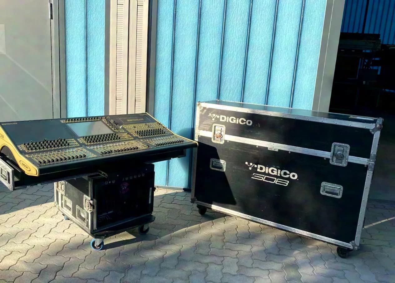 DiGiCo SD8 - Stealth-Core 2 inkl. MaDi-Rack 48/24