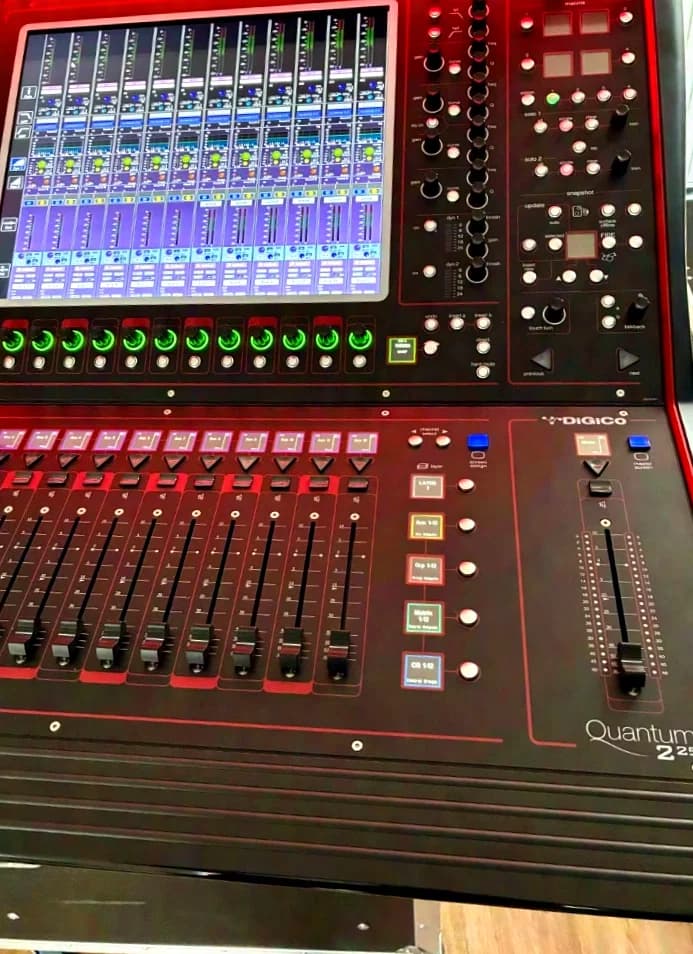 Digico Q225 Pulse, Waves, Optocore, Dante mit MQ Rack im Bundle