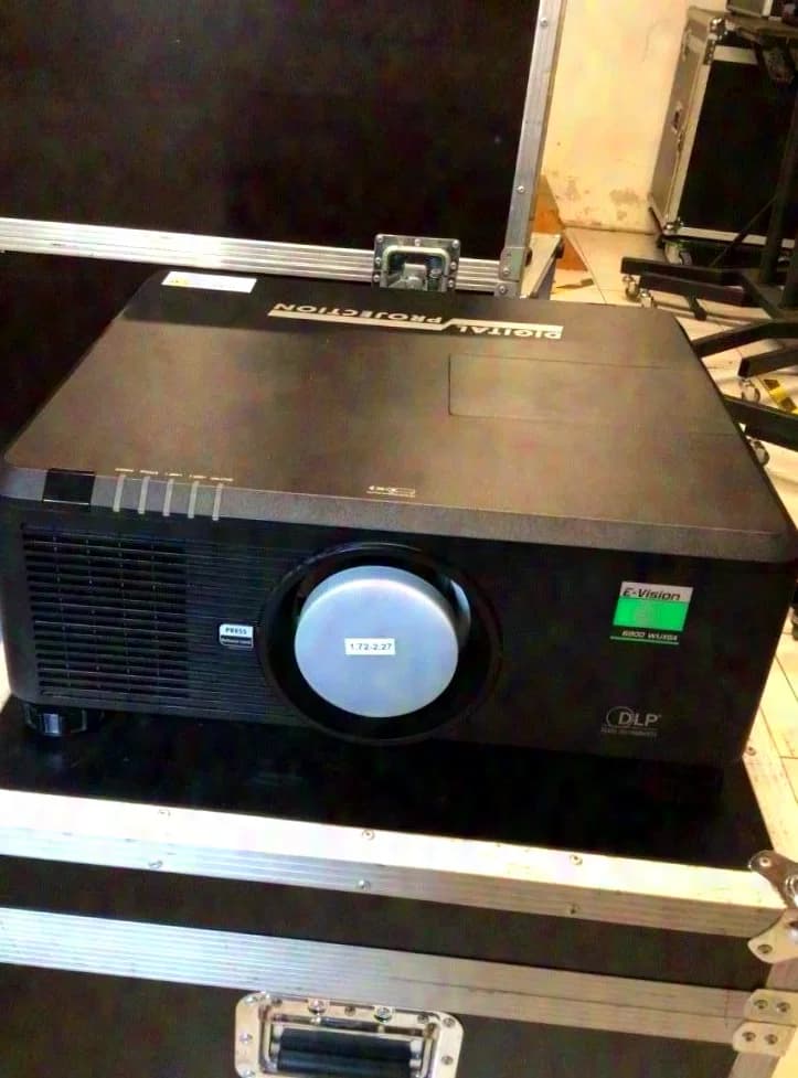 Digital Projection E-Vision 6900 DLP Projector WUXGA