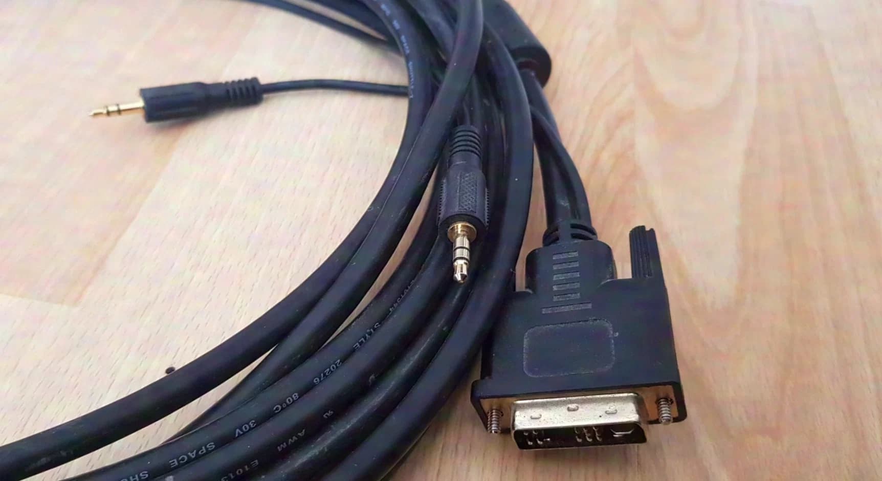 Diverse RGBHV-VGA Adapter, Kabel, DVI-VGA Kabel, Splitter, Matrix-Switche