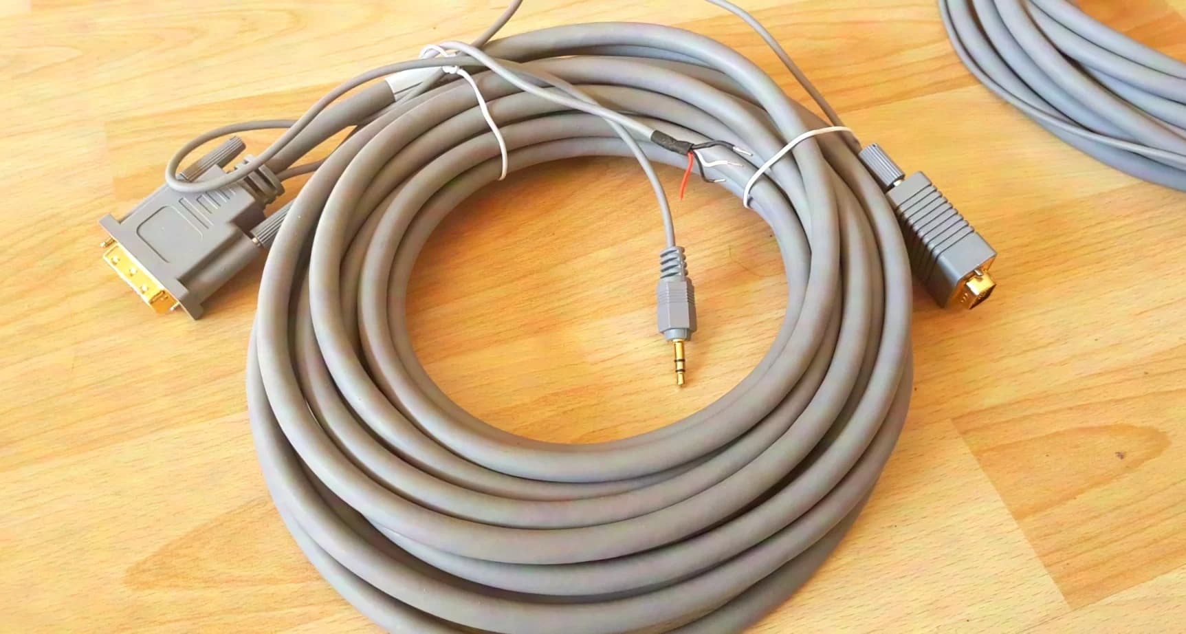 Diverse RGBHV-VGA Adapter, Kabel, DVI-VGA Kabel, Splitter, Matrix-Switche