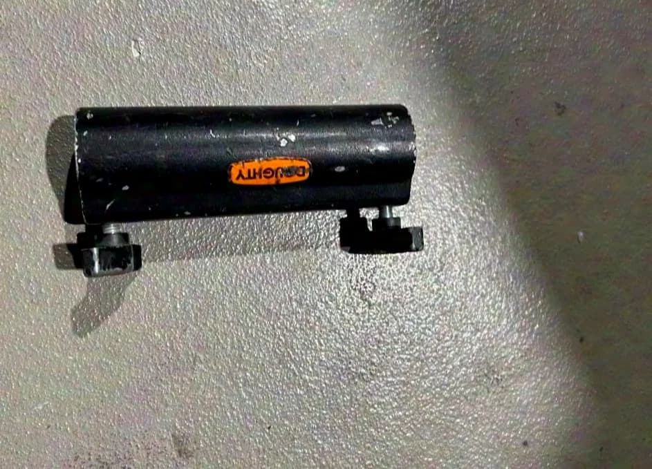 Doughty Stativadapter für TV-Zapfen
