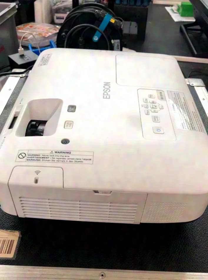 EPSON - EB-1970W - 5000Lumen - inkl. ProCase Koffer