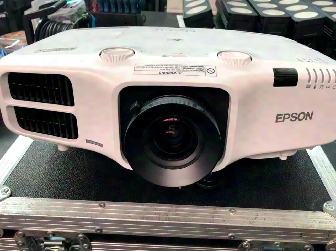 EPSON - EB-5530U - 3LCD, 5.500 Lumen Full-HD WUXGA Projektor - inkl. Case