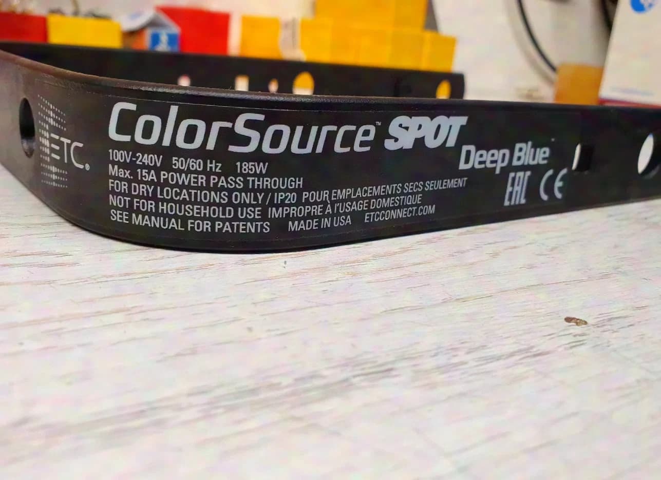 ETC ETC ColorSource Spot Deep Blue - Scheinwerfer-Bügel