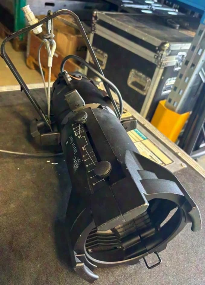 ETC S4 Junior 575W 26° Profilscheinwerfer schwarz