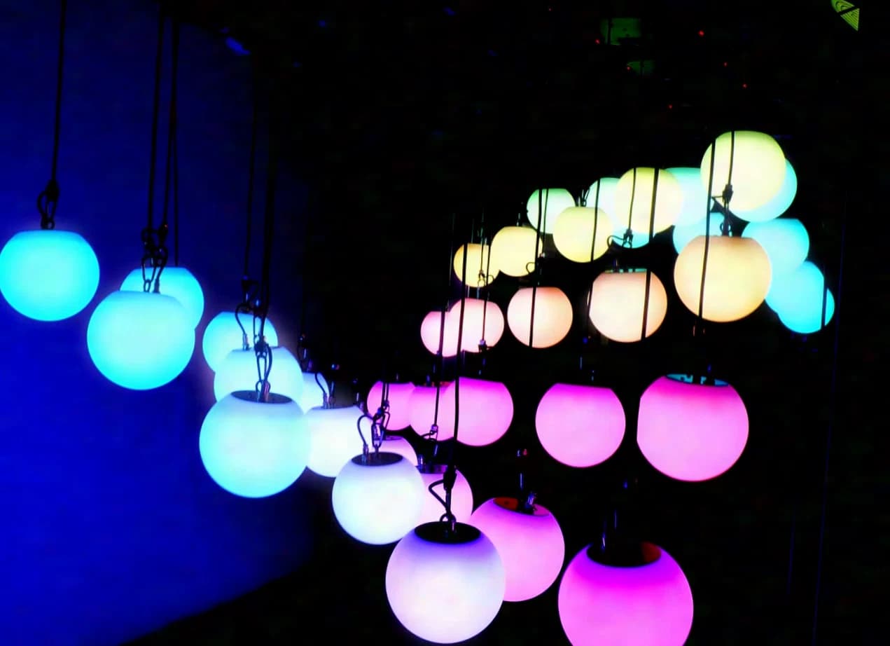 EUROLITE LED Space Ball 35 + HST-150 - Set bestehend aus 5 x HST-150 und 5 x LED Space Ball