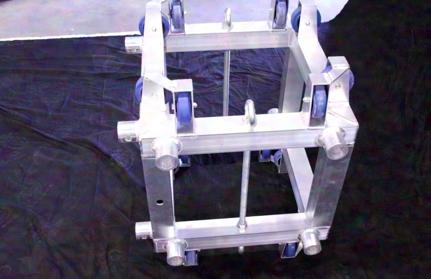 EUROTRUSS HD 44 Traverse Sleeveblock 3 Abgänge auf ST 50 silber - guter Zustand!