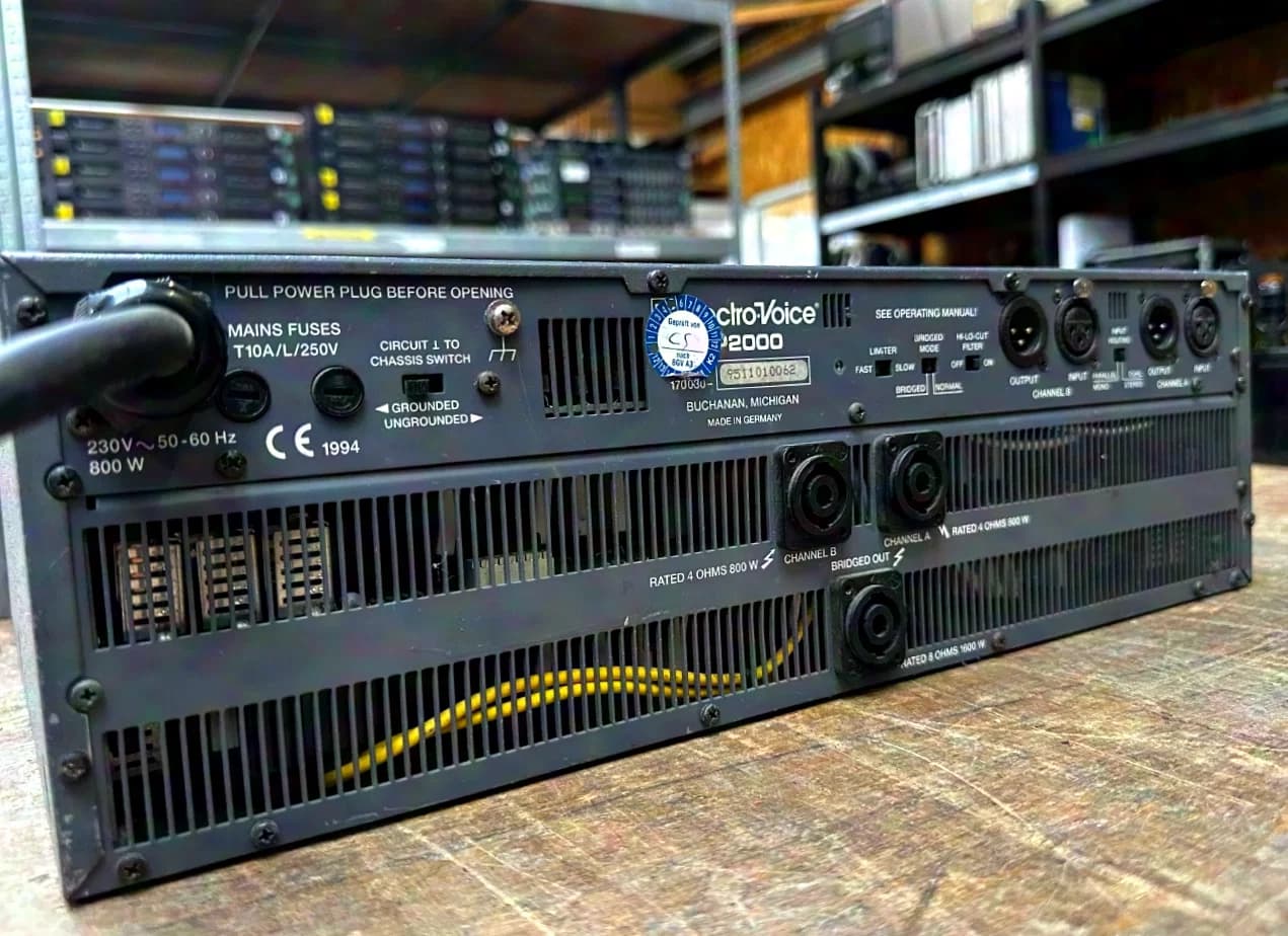 Electro Voice EV P2000 Endstufe