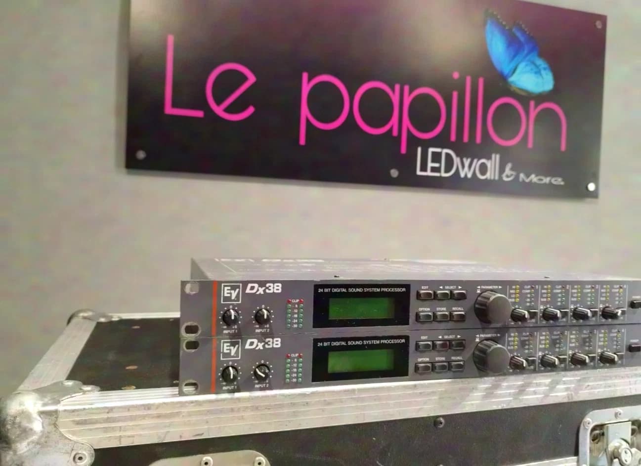 Electro Voice dx 38