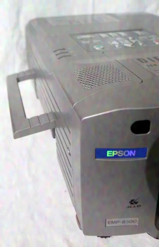 Epson LCD Projektor "EPSON EMP-8300" inkl. 2x Objektive, Case & Zubehör
