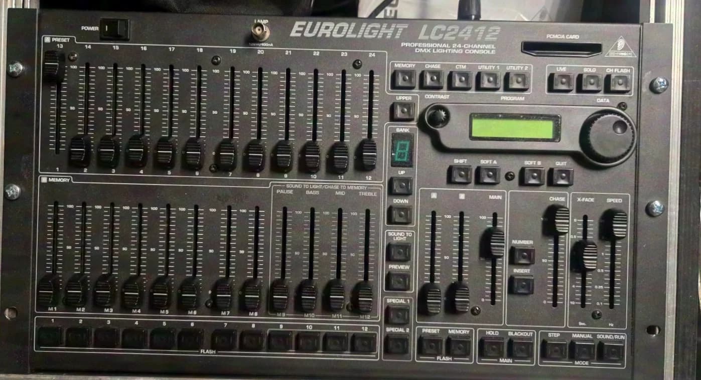 Eurolite LC-2412 LC-2412 DMX Lichtsteuerpult inkl. Flightcase