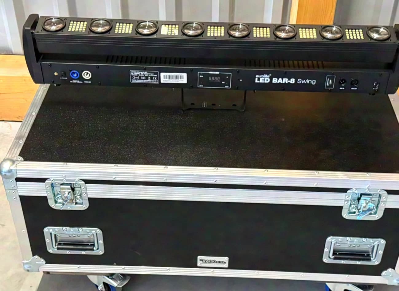 Eurolite LED Bar 8 Swing QCL Leiste - Set incl. Case