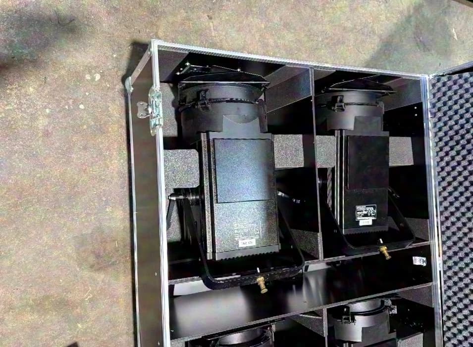 Eurolite LED THA-250F P.O. LED Linsenscheinwerfer, WW, 200W COB LED, 5-28°, Strobe-Effekt, DMX 4 er Set