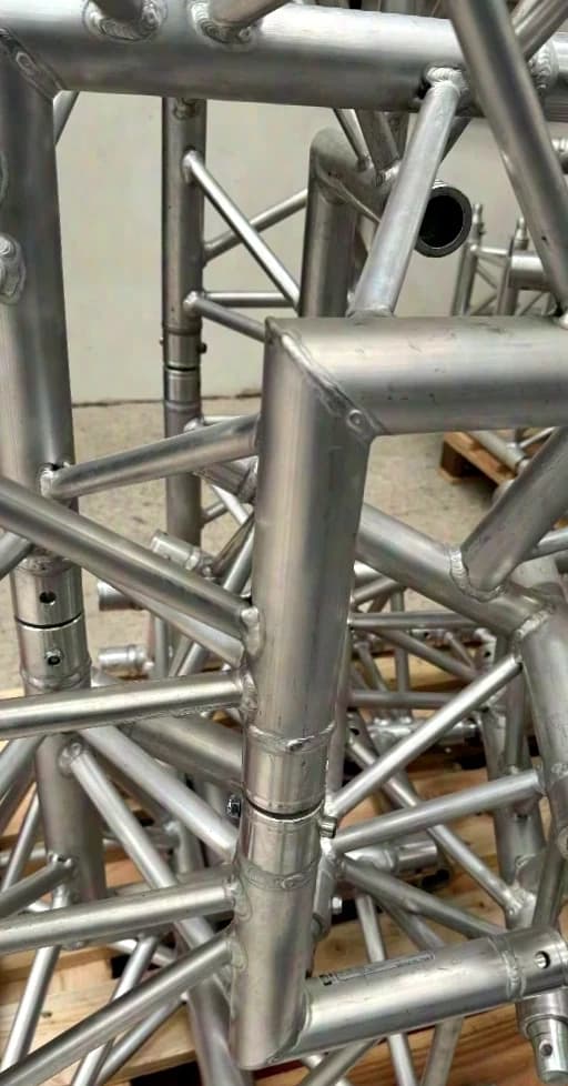 Expotruss X3K-30 C34 3-Weg 90° Ecke 3-Punkt-Traverse / Silber / Spitze unten links
