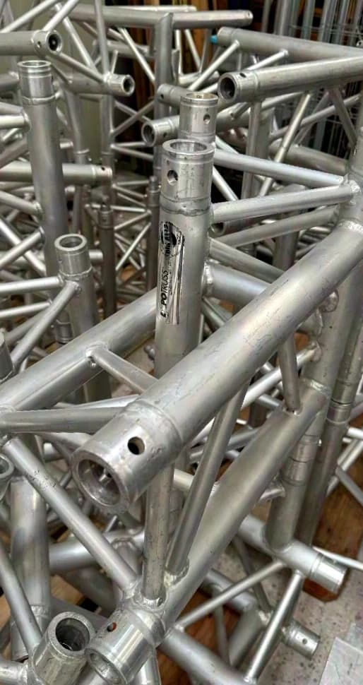 Expotruss X3K-30 C34 3-Weg 90° Ecke 3-Punkt-Traverse / Silber / Spitze unten links