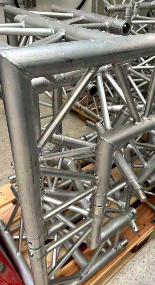 Expotruss X3K-30 C34 3-Weg 90° Ecke 3-Punkt-Traverse / Silber / Spitze unten links