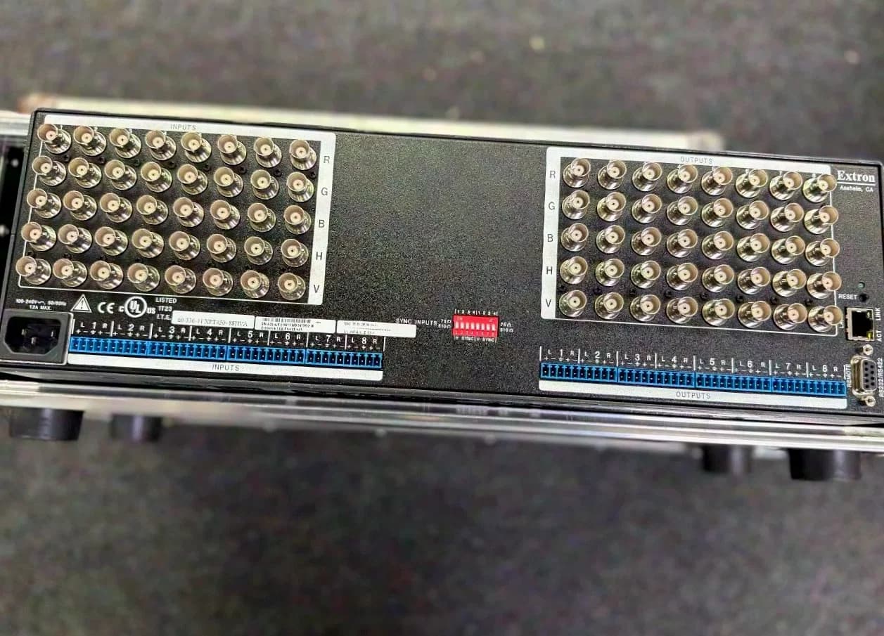 Extron Matrix Crosspoint 450 Plus Series - Ultra-Breitband-Matrixschalter mit integriertem ADSP-Gehäuse
