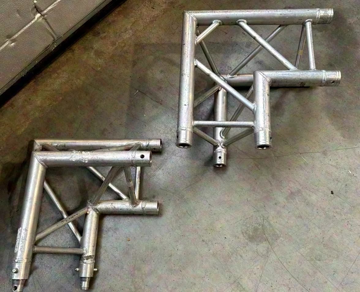 Global-, Euro- und Fix Truss, FD33 Dreipunkt-Traverse, 90° Ecke 1 Gurt oben