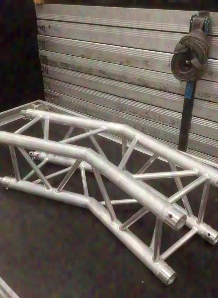 Global Truss F34 2-Weg Ecke 150° Sonderbau