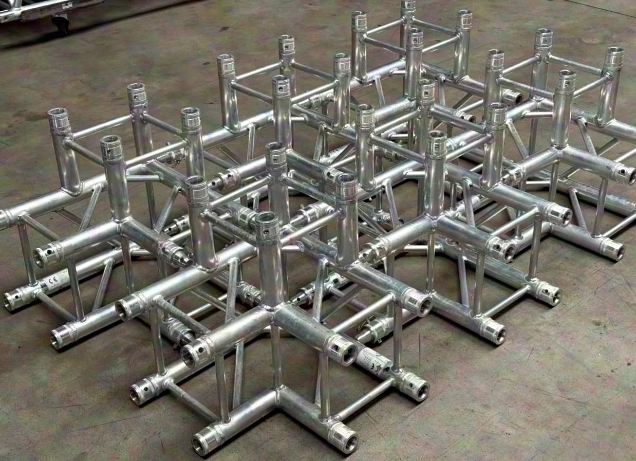 Global Truss F34 C30 Winkel 90° 3-Weg | 0,5m | Silber