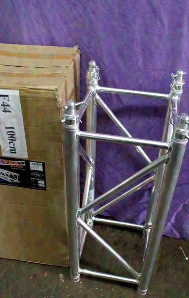 Globaltruss u.a. Beamerständer Globaltruss F44 + Riffelblech Platte, F34 Traverse