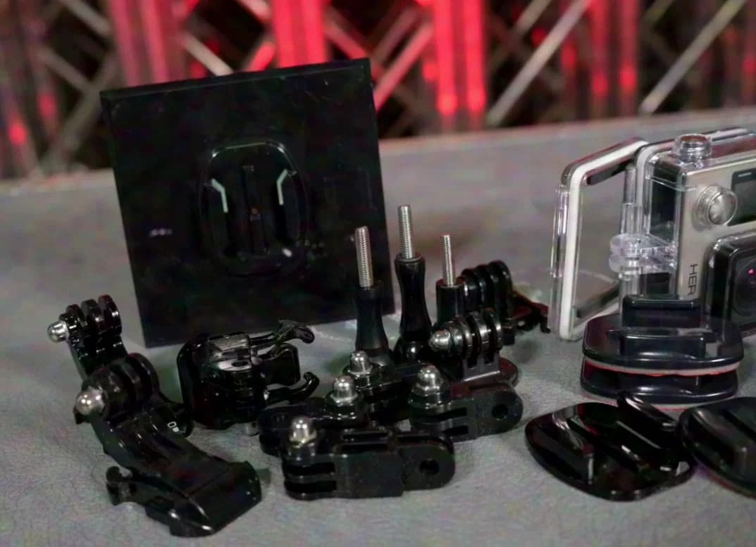GoPro Hero 4 Weitwinkel-Kamera inkl. Wasserdichten Gehäuse und Zubehör