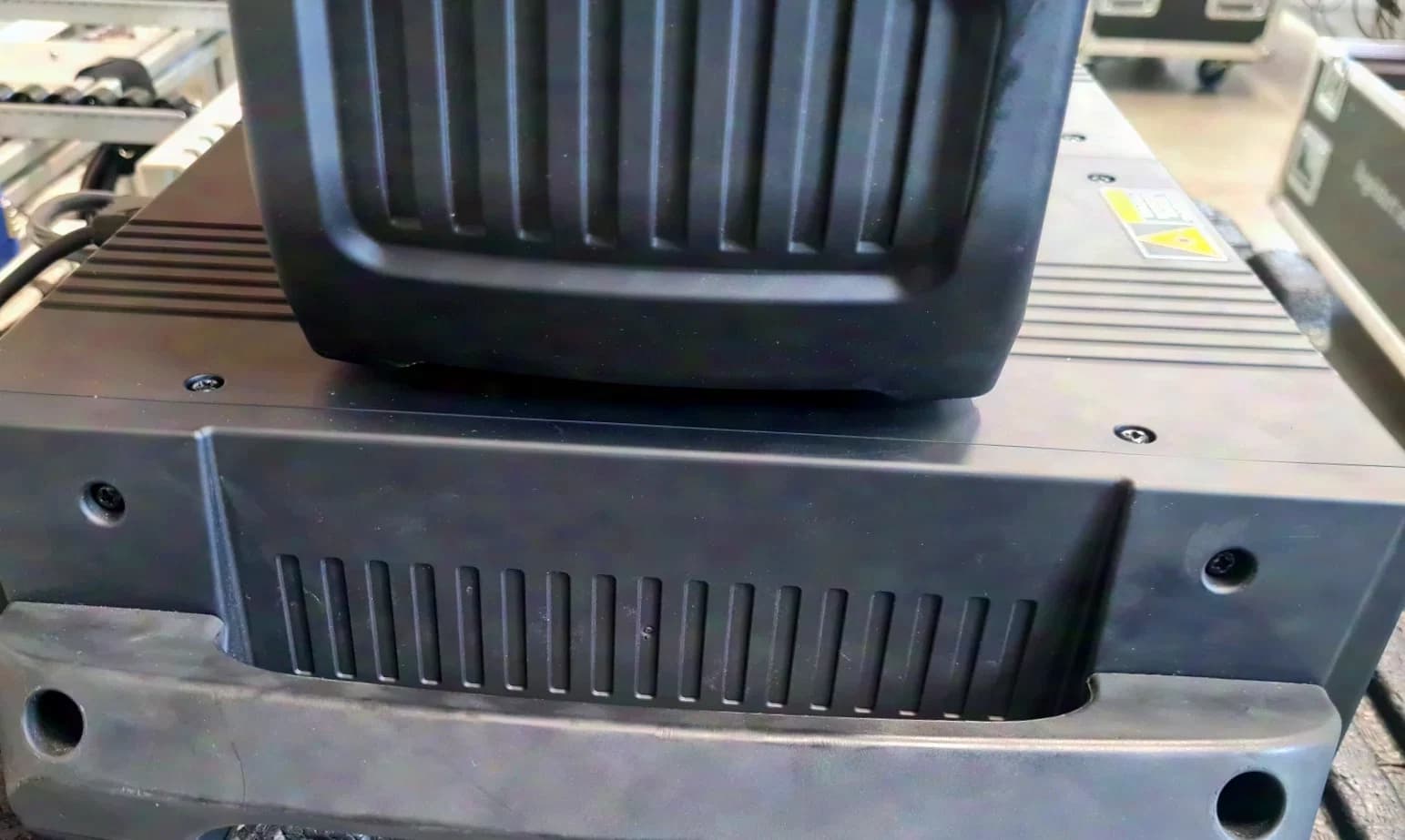 HIGH END SYSTEMS HES SolaFrame Theatre LED/CMY Multifunktionsscheinwerfer, konvektiosgekühlt!