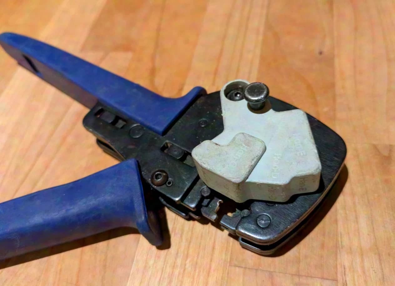 Hand-Crimpzange Harting Han 09990000110