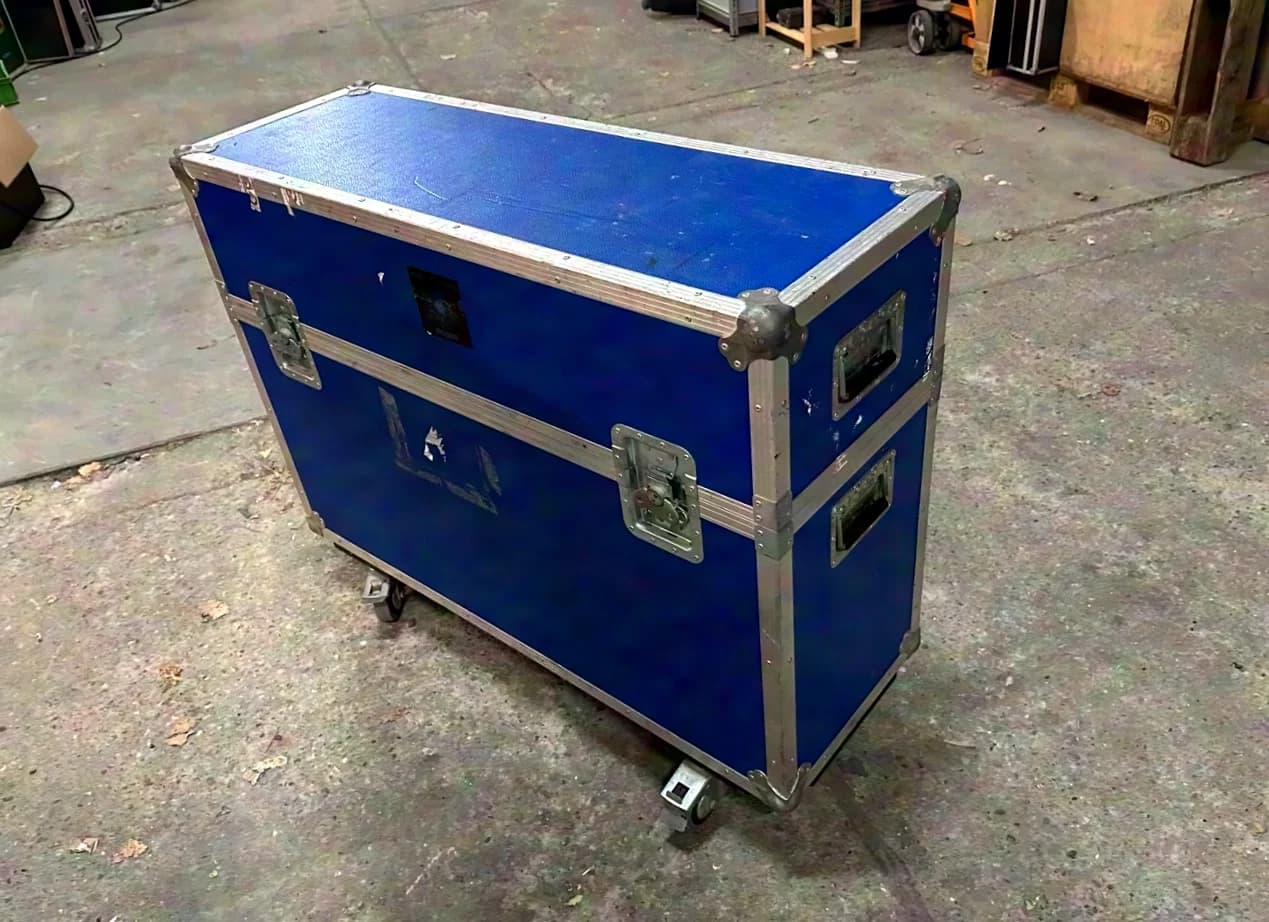 Haubencase für Mikrofonstative oder TV, in blau auf Rollen